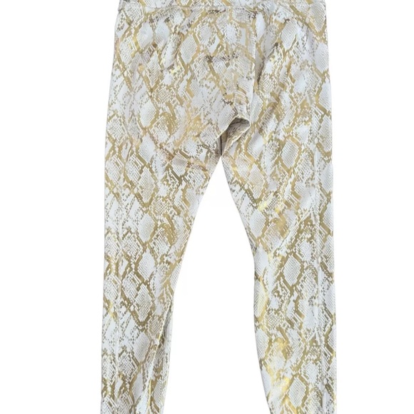 Fabletics Define PowerHold High-Waisted 7/8 Legging in Copper Foil Snake Medium - Picture 9 of 11